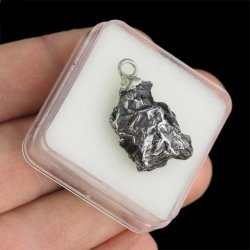 Campo del Cielo - WISIOREK Z METEORYTEM - 26 mm - ARGENTYNA