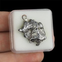 Campo del Cielo - WISIOREK Z METEORYTEM - 29 mm - ARGENTYNA