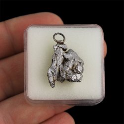 Campo del Cielo - WISIOREK Z METEORYTEM - 26 mm - ARGENTYNA