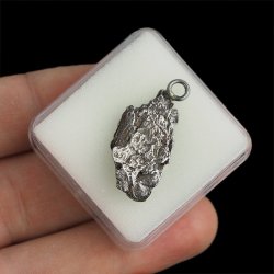 Campo del Cielo - WISIOREK Z METEORYTEM - 28 mm - ARGENTYNA