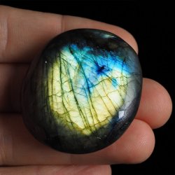 LABRADORYT - OTOCZAK - 43 mm - MADAGASKAR