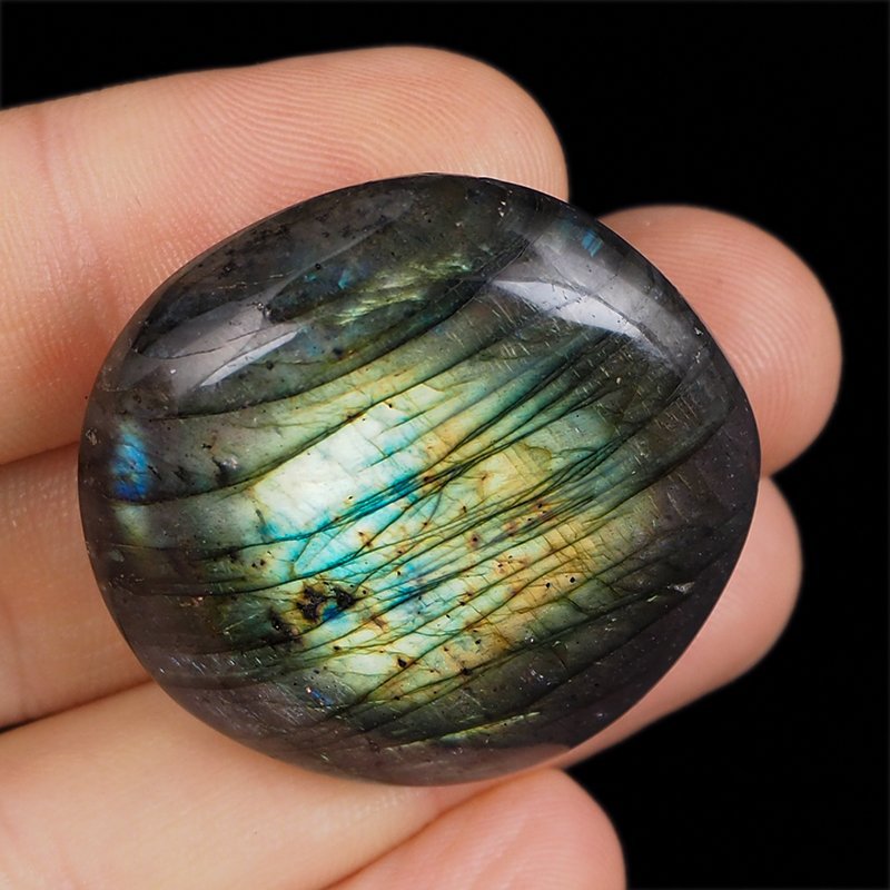 LABRADORYT - OTOCZAK - 35 mm - MADAGASKAR