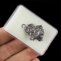 Campo del Cielo - WISIOREK Z METEORYTEM - 29 mm - ARGENTYNA