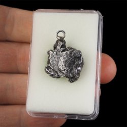 Campo del Cielo - WISIOREK Z METEORYTEM - 27 mm - ARGENTYNA