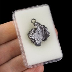 Campo del Cielo - WISIOREK Z METEORYTEM - 27 mm - ARGENTYNA