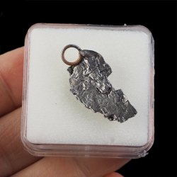 Campo del Cielo - WISIOREK Z METEORYTEM - 28 mm - ARGENTYNA