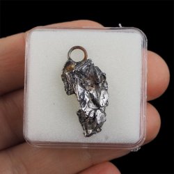 Campo del Cielo - WISIOREK Z METEORYTEM - 28 mm - ARGENTYNA