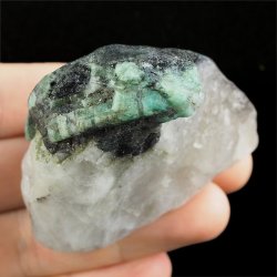 SZMARAGD W SKALE - 60 mm - BRAZYLIA