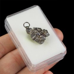 Campo del Cielo - WISIOREK Z METEORYTEM - 26 mm - ARGENTYNA