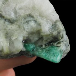 SZMARAGD W SKALE - 87 mm - BRAZYLIA