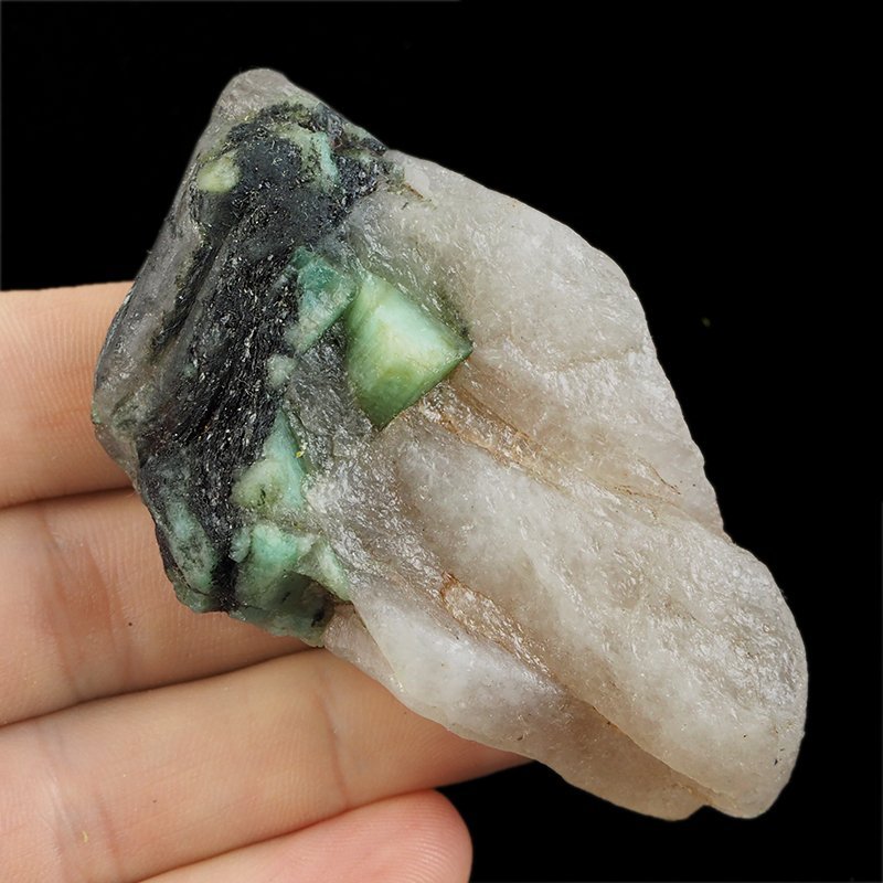 SZMARAGD W SKALE - 76 mm - BRAZYLIA