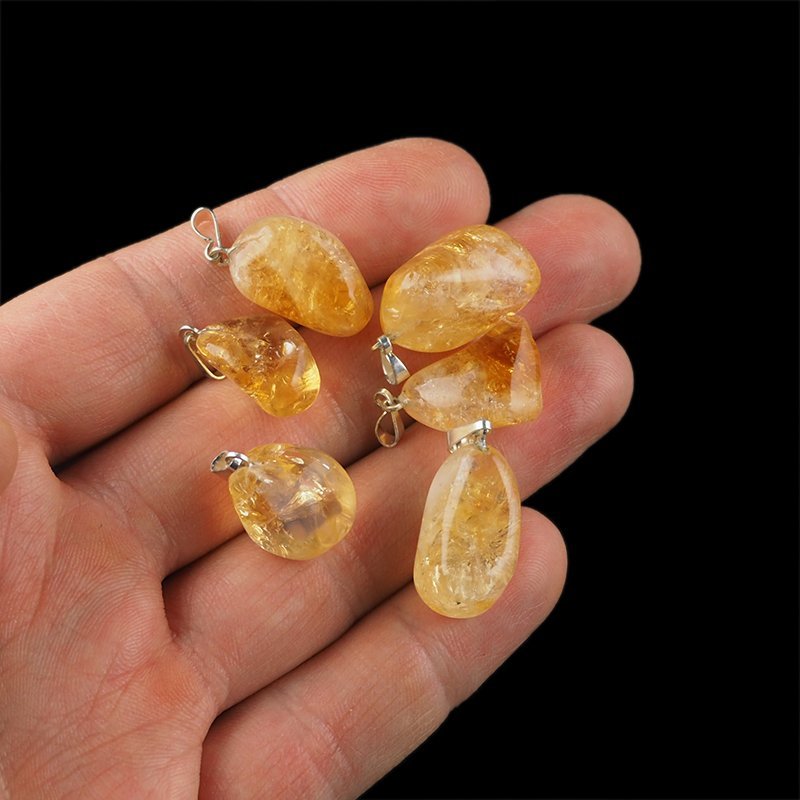 CYTRYN - WISIOREK Z NATURALNYM KAMIENIEM - 30-35 mm