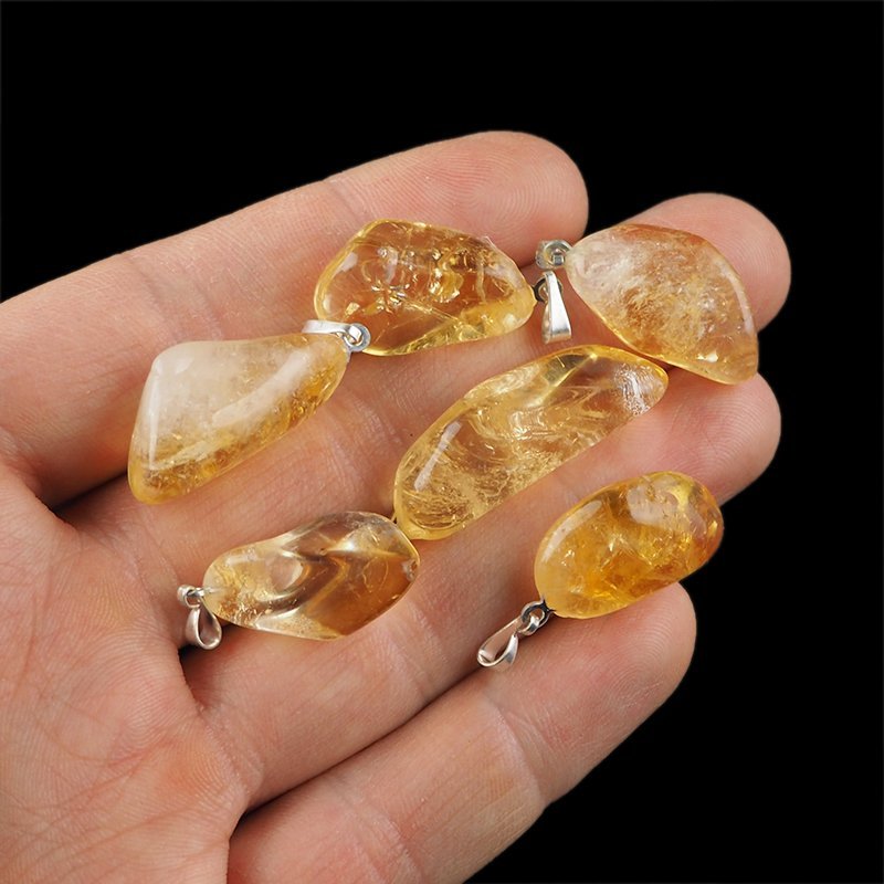 CYTRYN - WISIOREK Z NATURALNYM KAMIENIEM - 40-45 mm