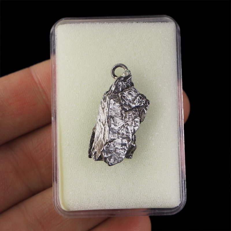 Campo del Cielo - WISIOREK Z METEORYTEM - 29 mm - ARGENTYNA