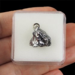 Campo del Cielo - WISIOREK Z METEORYTEM - 19 mm - ARGENTYNA