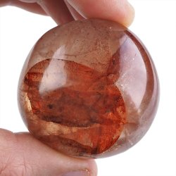 KRYSZTAŁ GÓRSKI Z HEMATYTEM - OTOCZAK - 45 mm - MADAGASKAR