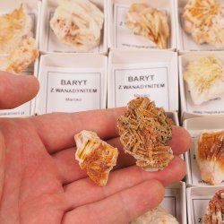 BARYT,  WANADYNIT- W PUDEŁKU Z OPISEM - MAROKO
