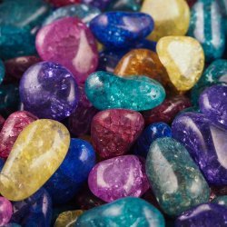 KRYSZTAŁ GÓRSKI - KWARC LODOWY BARWIONY - ZESTAW OTOCZAKÓW 150 g