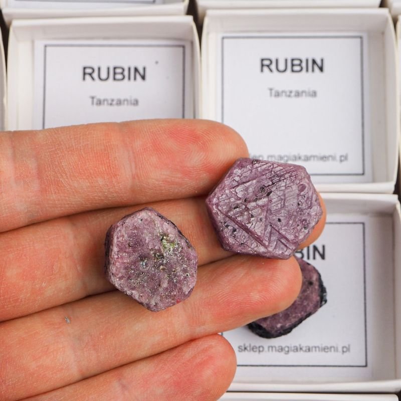 RUBIN - NATURALNY KRYSZTAŁ - 20-25 mm - TANZANIA