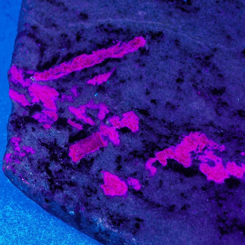 RUBIN, ZOISYT, PARGASYT - POLEROWANA PŁYTKA 140 mm - FLUORESCENCYJNY - TANZANIA