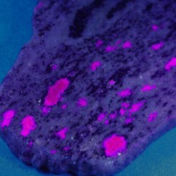 RUBIN, ZOISYT, PARGASYT - POLEROWANA PŁYTKA 119 mm - FLUORESCENCYJNY - TANZANIA