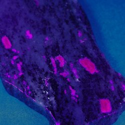 RUBIN, ZOISYT, PARGASYT - POLEROWANA PŁYTKA 119 mm - FLUORESCENCYJNY - TANZANIA